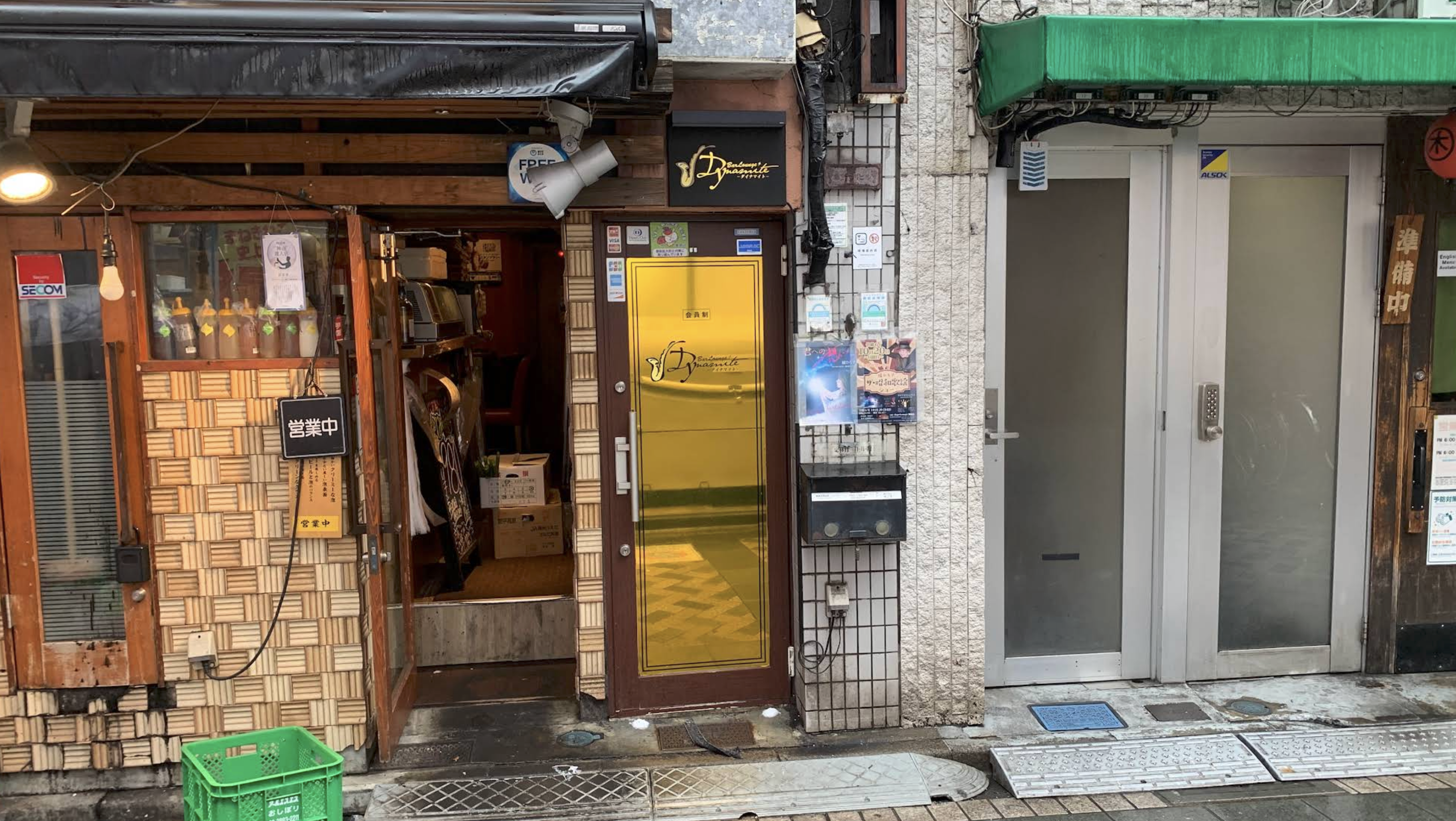 Dynamite 店内写真