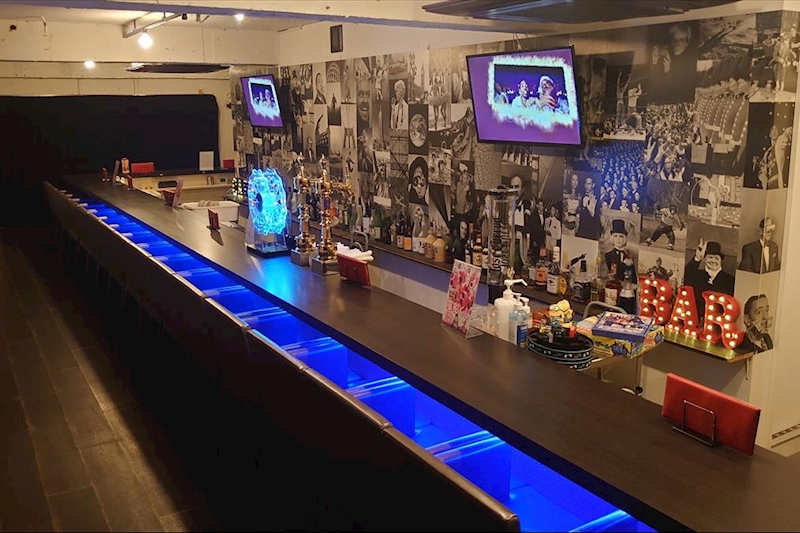 CAFE & BAR 5 -five- 店内写真