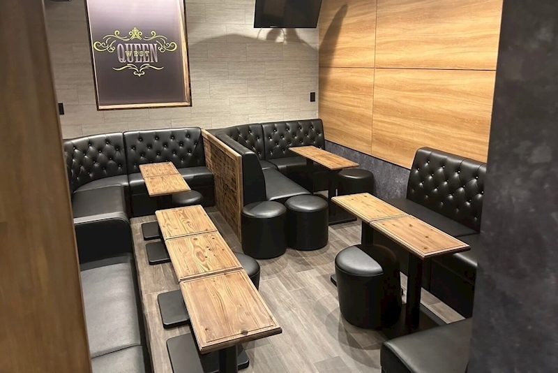 QUEEN West (クイーンウエスト) 神田 ガールズラウンジ 店内写真