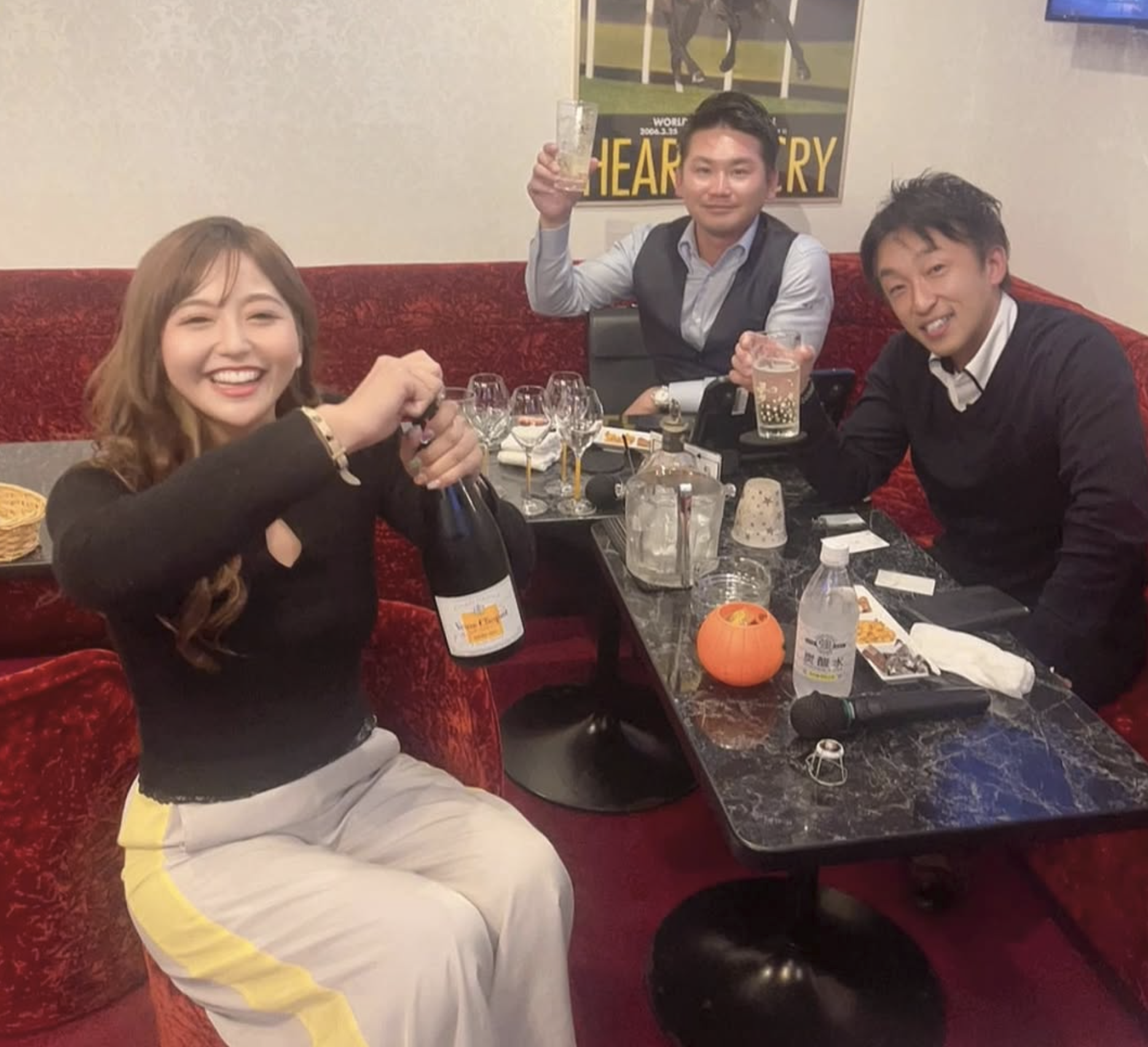SNACK 楽しく生きていく 店内写真3