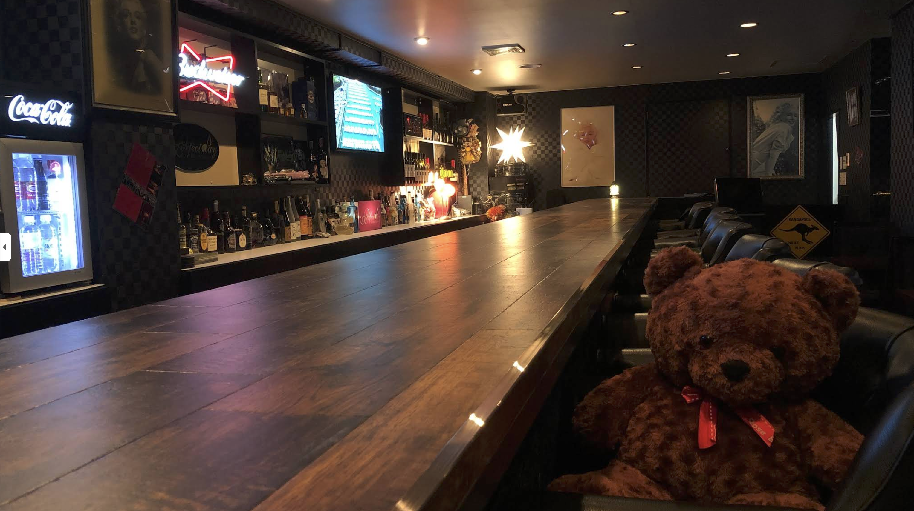 パーフェクト デイ サウンドバー 店内写真