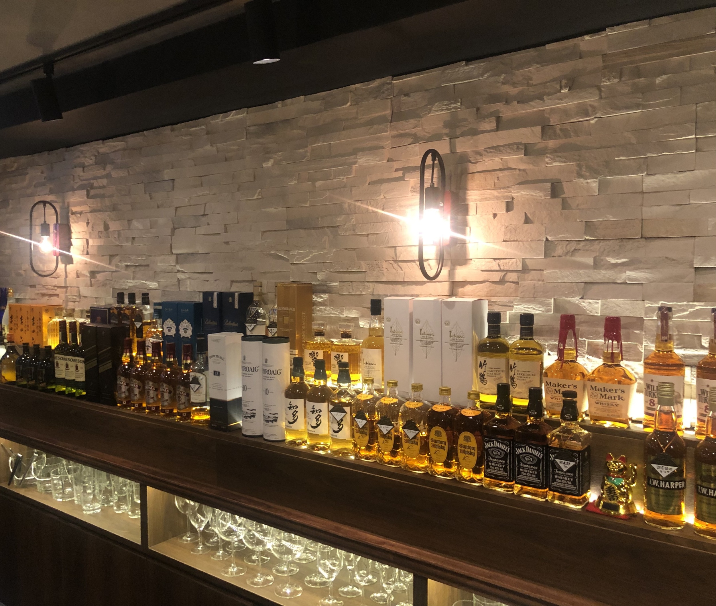 Bar & Karaoke MoNami