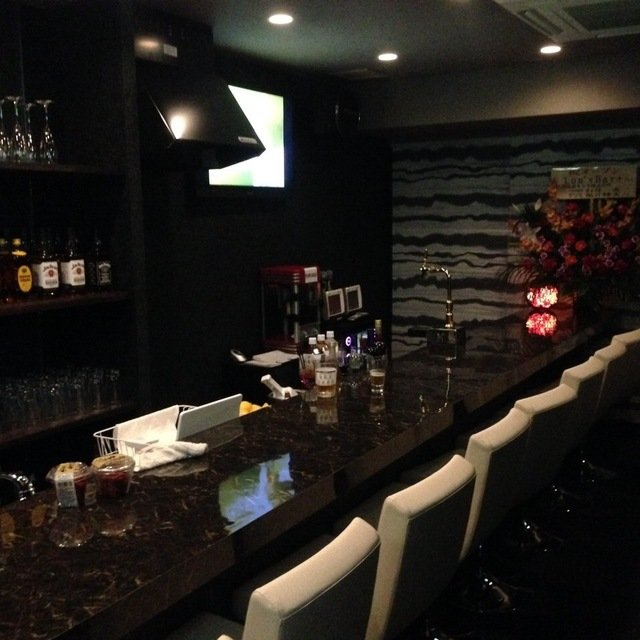 Lou's Bar +