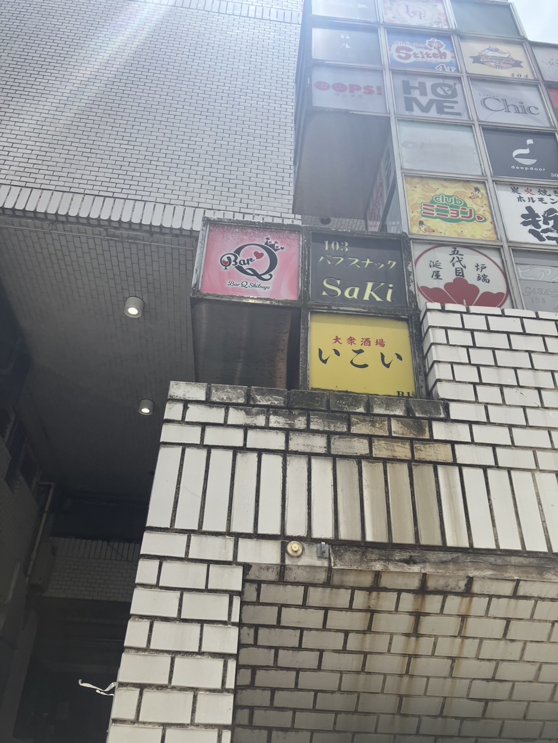 Girls Bar Q 店内写真