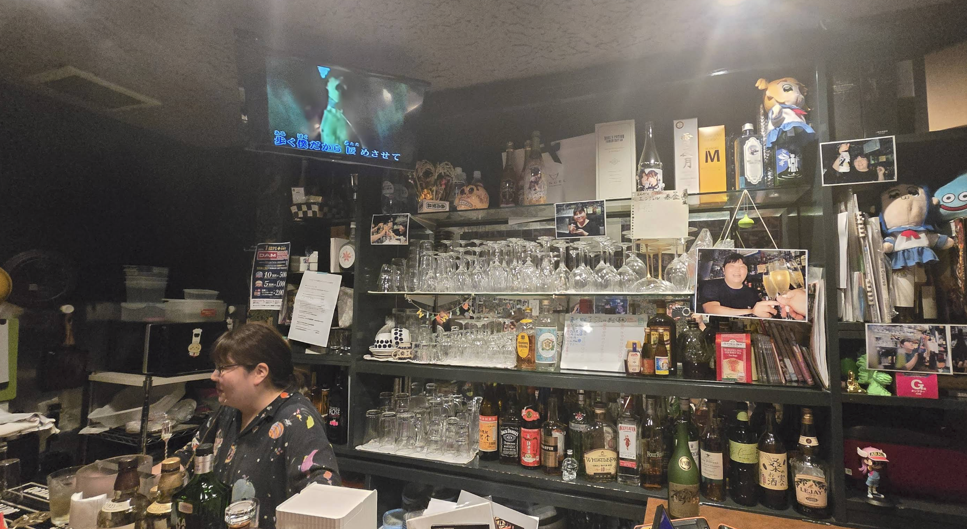 スナックバーワイズワイス 店内写真