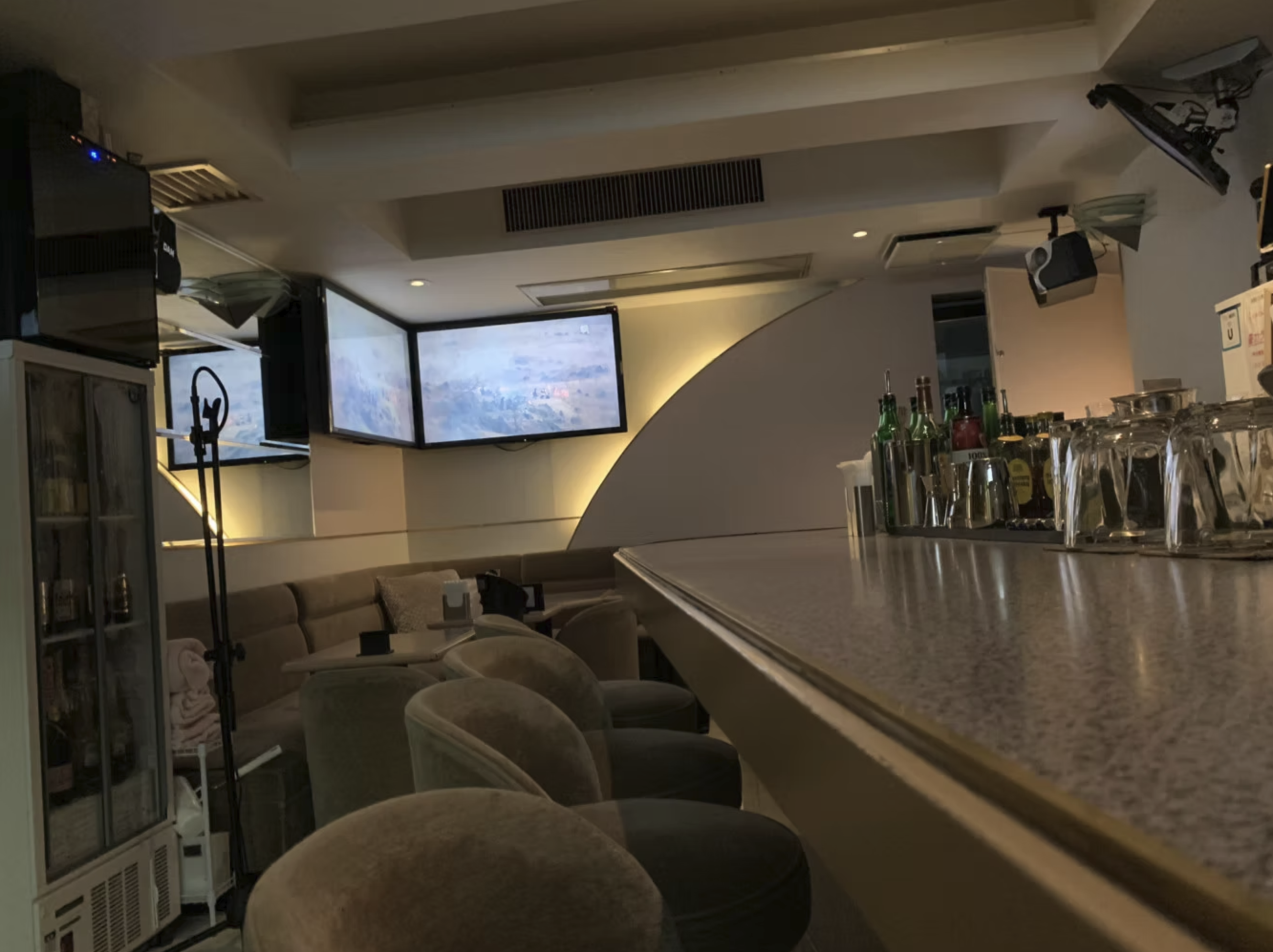 Bar どらごん 店内写真2