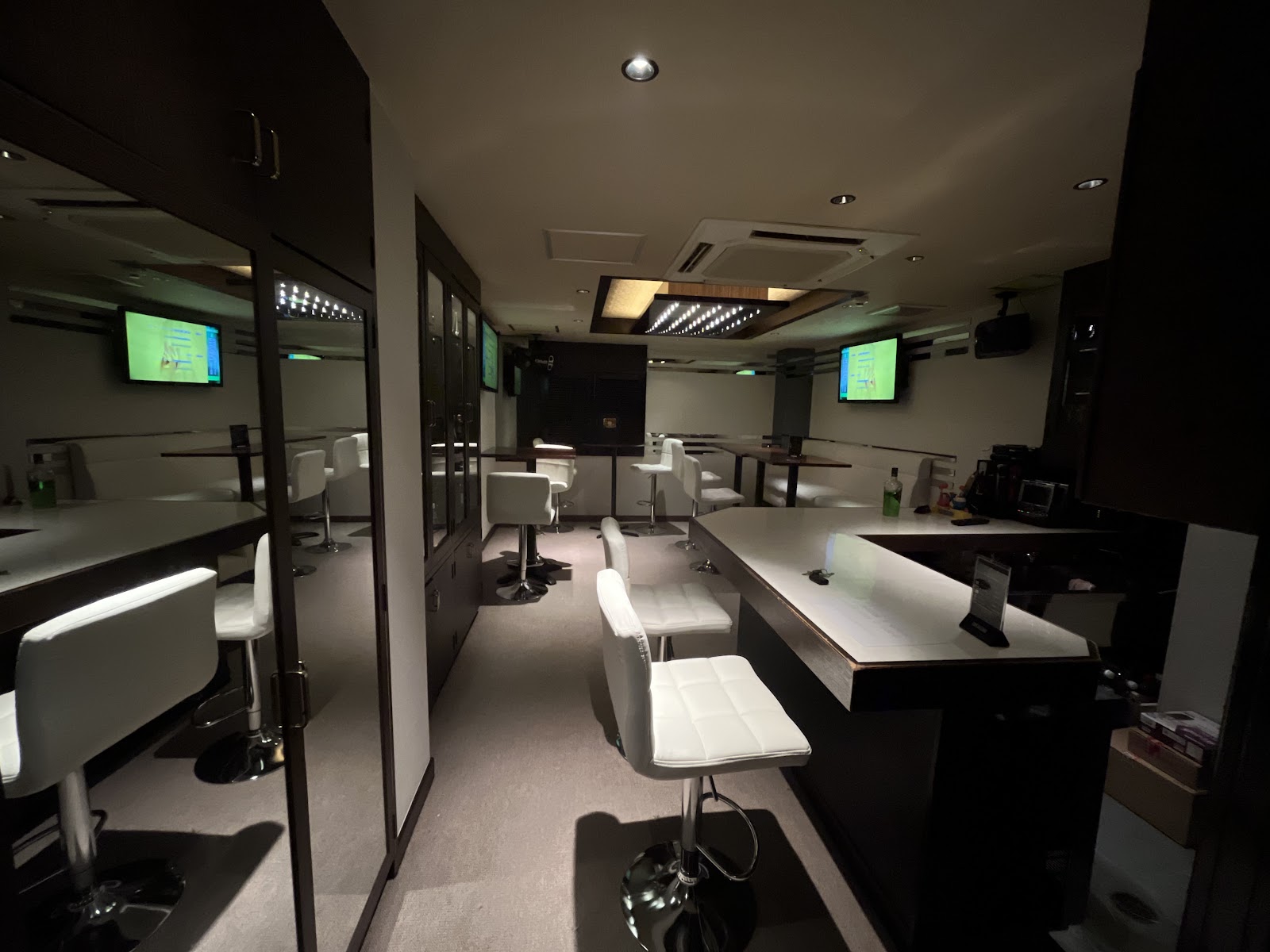 Bar Cherish 店内写真