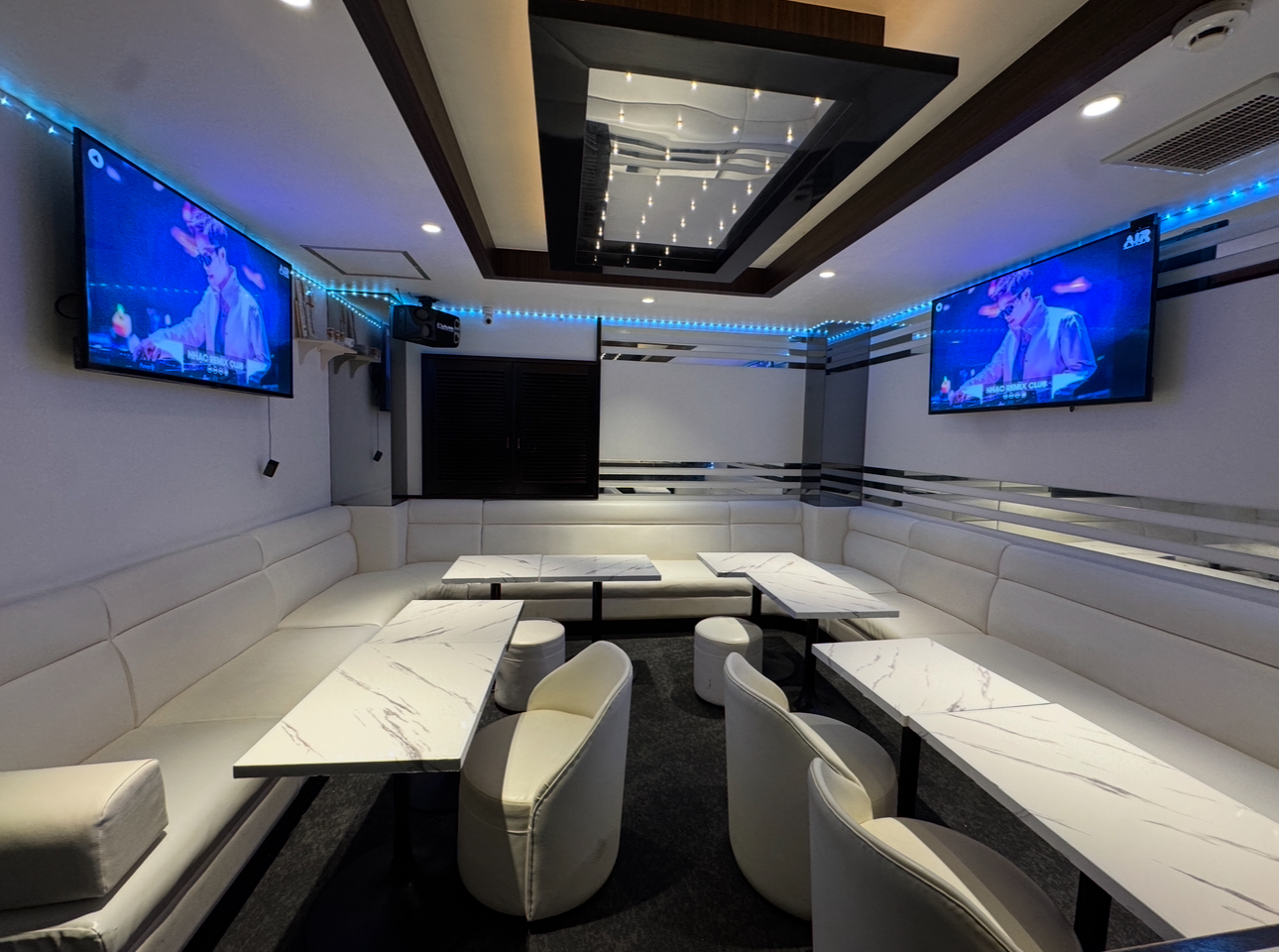 Bar Cherish 店内写真3
